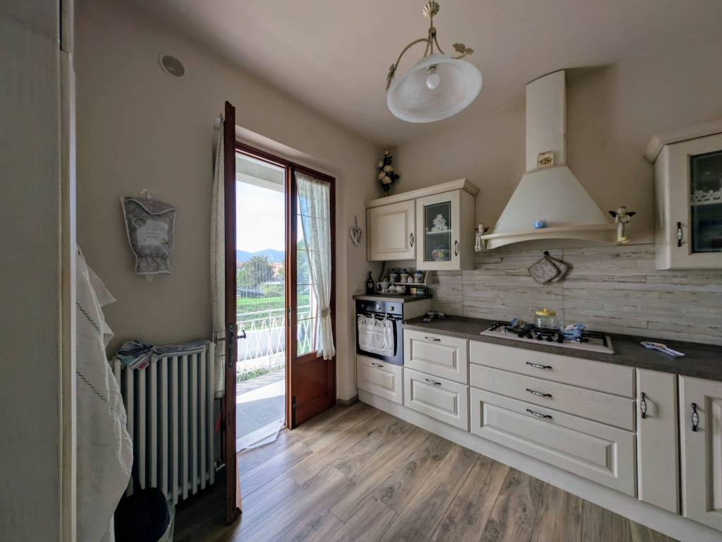 Appartamento a Quarrata in Via Giosuè Carducci - Foto 2