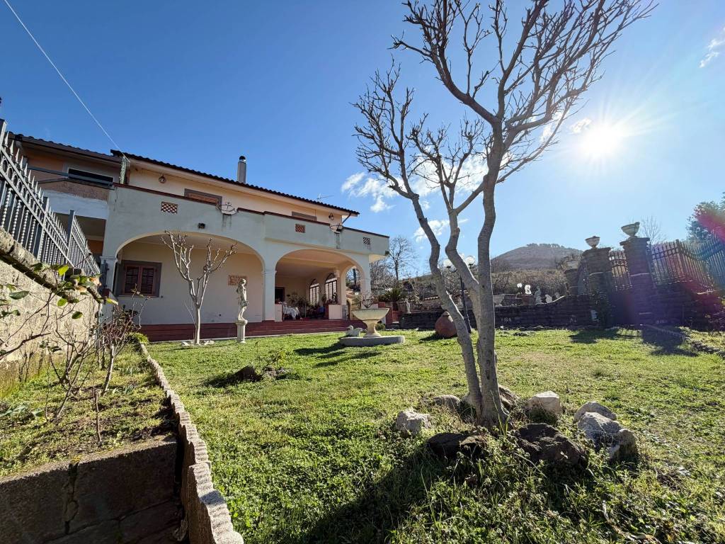 Villa a Rocca di papa in Via delle Rose, 69 - Foto 2