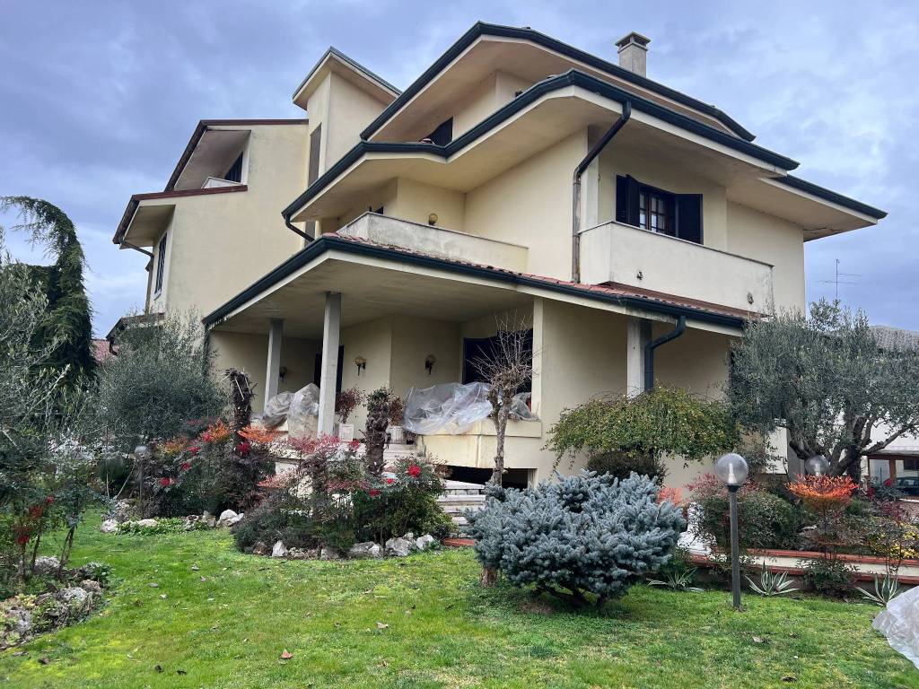 Villa a Roncoferraro in Via Andrea Costa, 7 - Foto 2