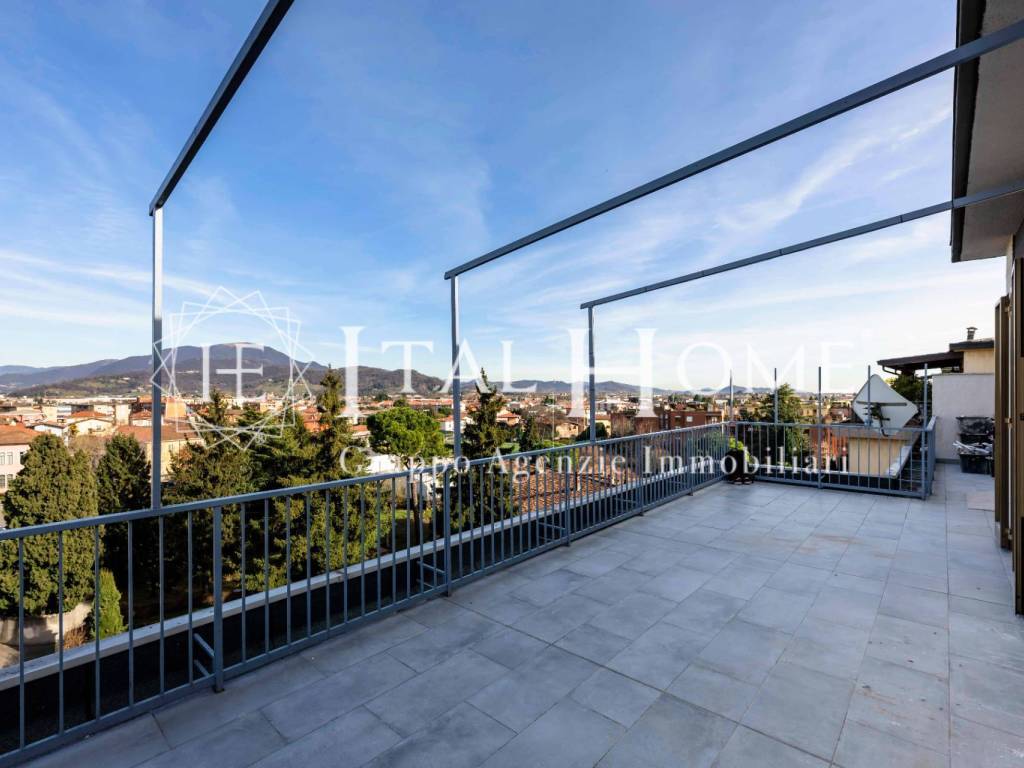 Attico / mansarda a Bergamo in Via Silvio Pelico - Foto 5