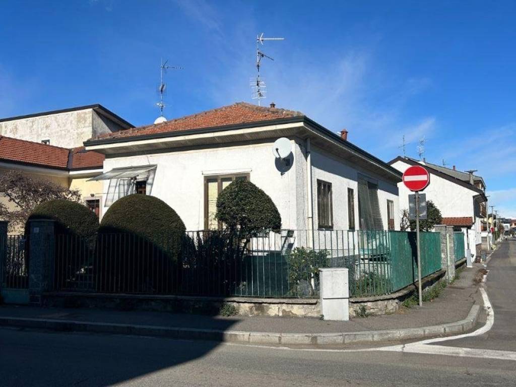 Villa a Lainate in Via 25 Aprile, 21 - Foto 2