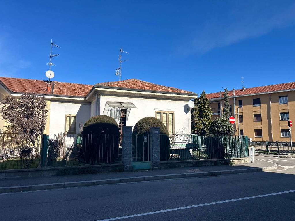 Villa a Lainate in Via 25 Aprile, 21 - Foto 3