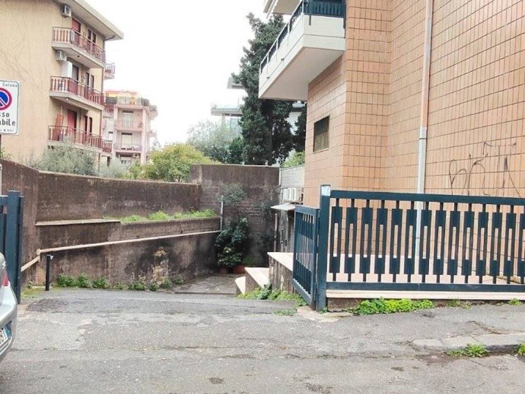 Box / garage a Catania in Via Fimia, 54 - Foto 2