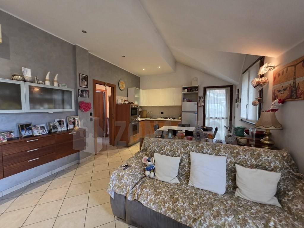 Appartamento a Samarate in Via Mottarone - Foto 4