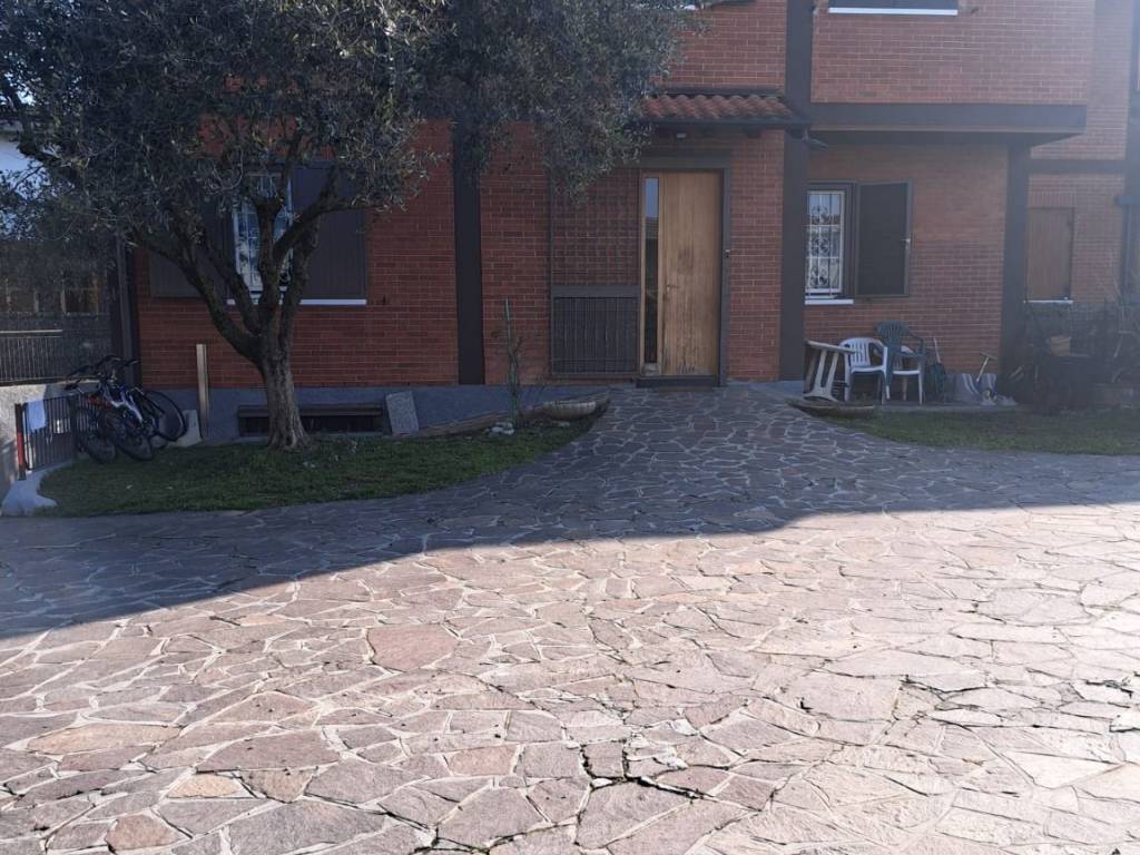 Villa a Ghisalba in Via Giovanni Pascoli, 5 - Foto 3