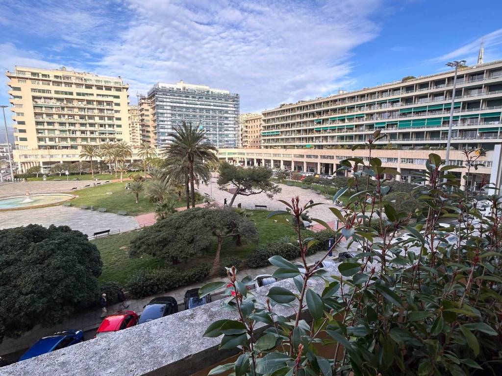 Appartamento a Genova in Piazza Raffaele Rossetti, 5 - Foto 2