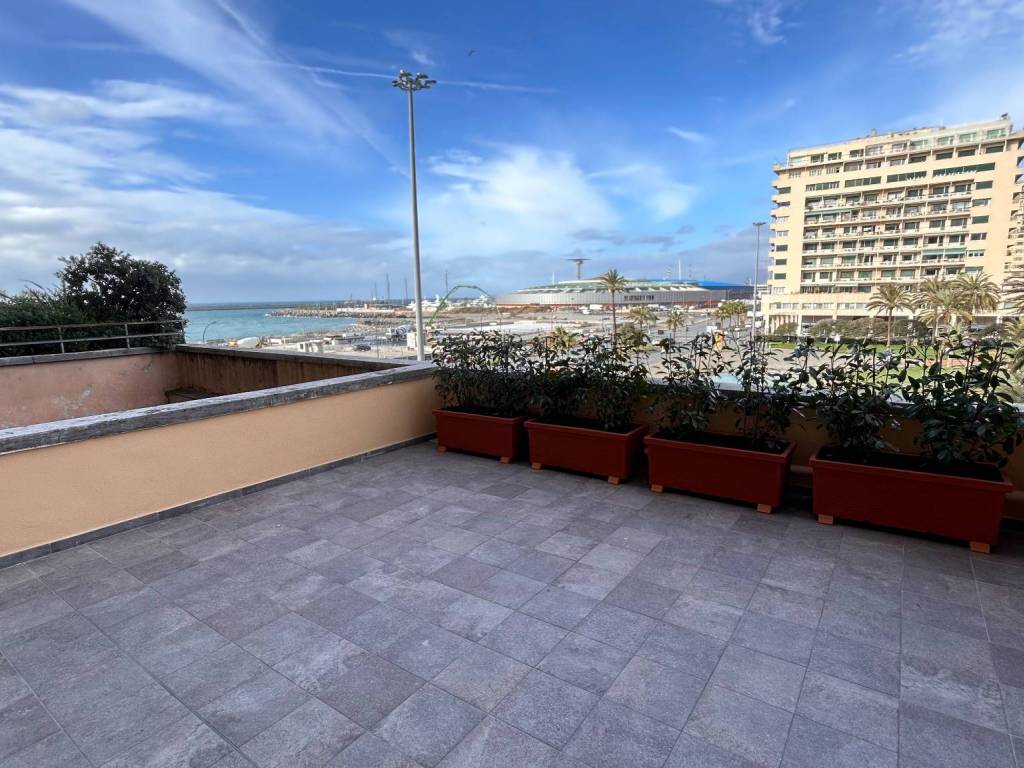 Appartamento a Genova in Piazza Raffaele Rossetti, 5 - Foto 3