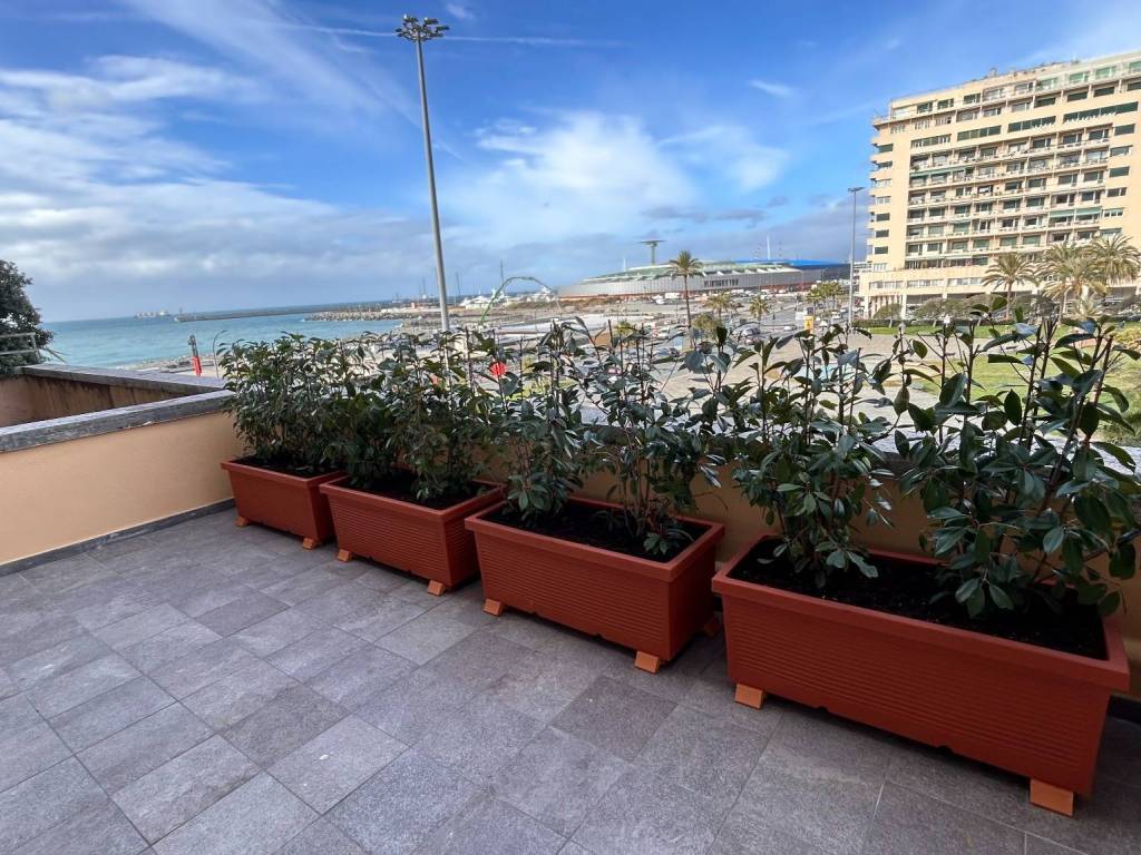 Appartamento a Genova in Piazza Raffaele Rossetti, 5 - Foto 4