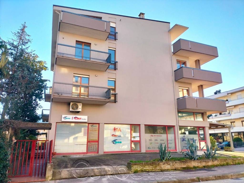 Appartamento a Umbertide in Via Raffaello Sanzio - Foto 5