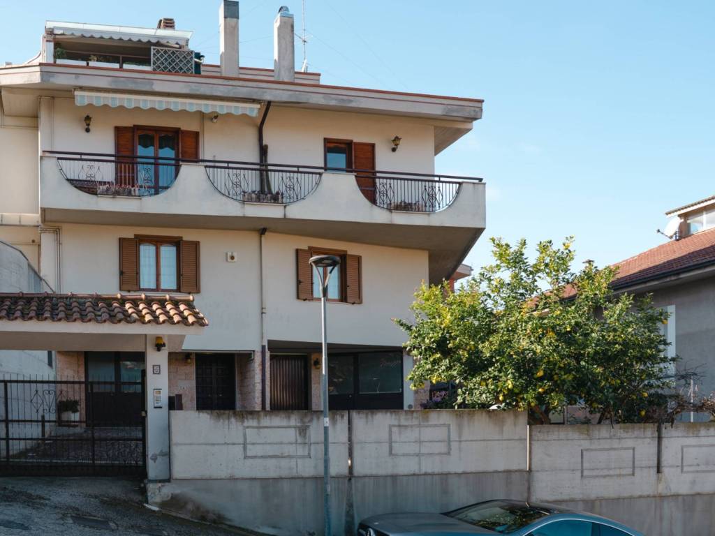 Appartamento a Montesilvano in Via Luciano Manara, 6 - Foto 2