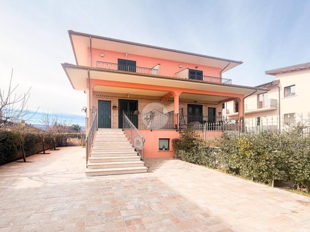 Villa a Avezzano in Via Luigi Mercantini, 73 - Foto 2