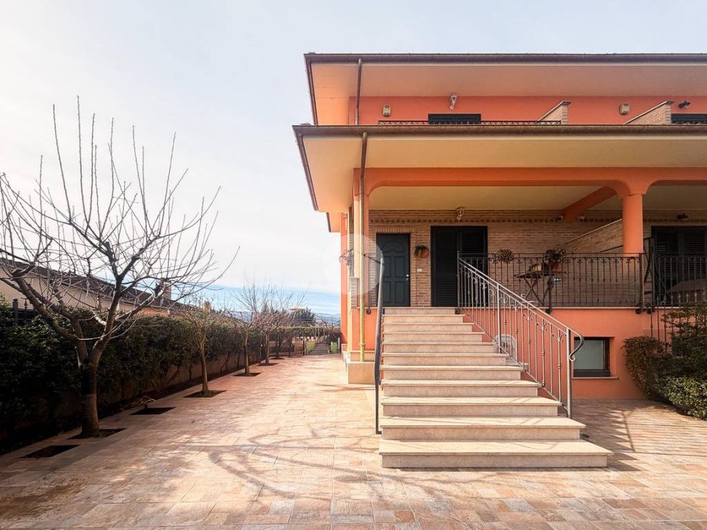 Villa a Avezzano in Via Luigi Mercantini, 73 - Foto 3