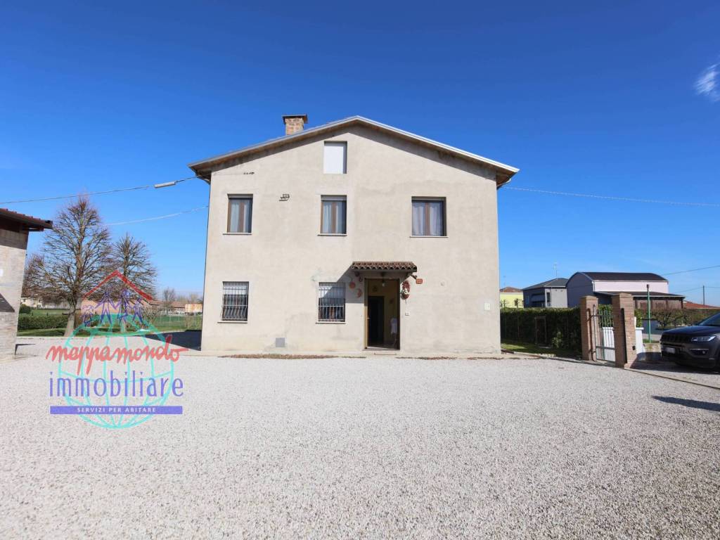 Villa a Cento in VIA MAESTRA GRANDE, 25 - Foto 2