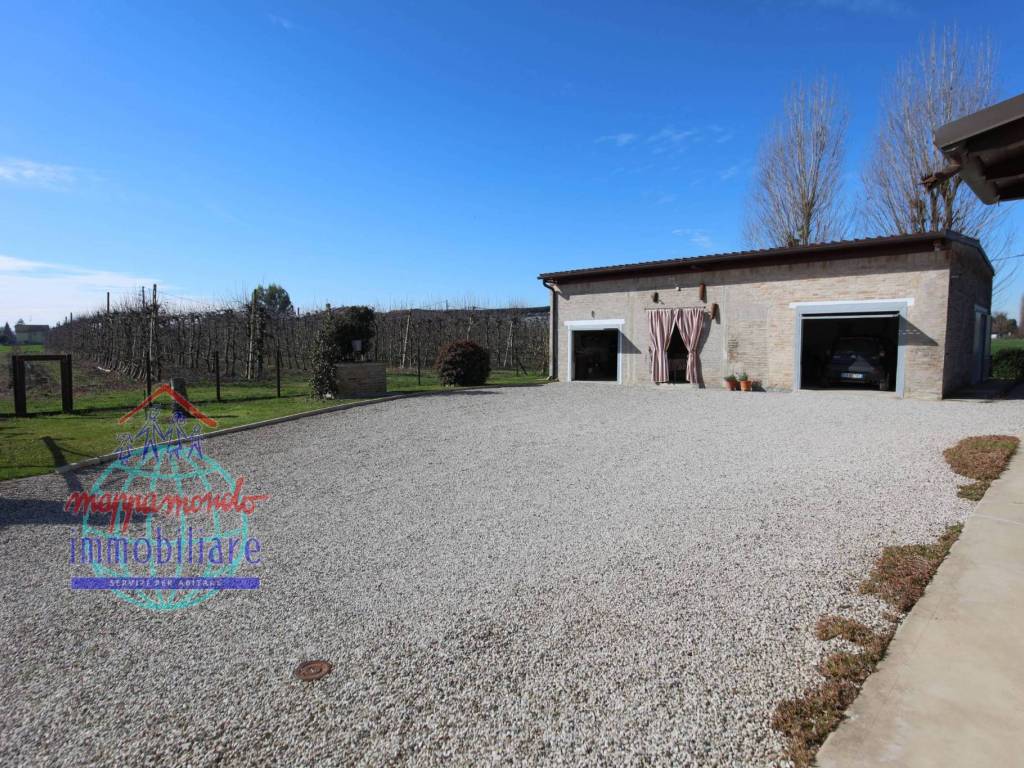 Villa a Cento in VIA MAESTRA GRANDE, 25 - Foto 4