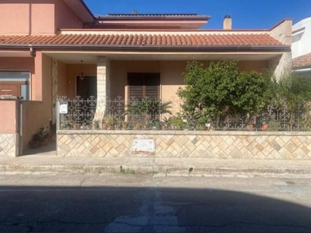 Appartamento a Calimera in Via Leonardo da Vinci, 33 - Foto 2