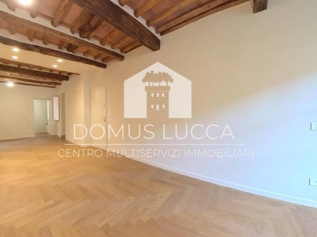 Appartamento a Lucca in P.za Napoleone, , 55100 - Foto 2