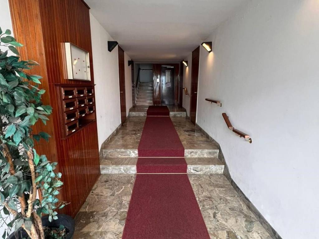 Appartamento a Como in Viale per S. Fermo della Battaglia, 18 - Foto 3