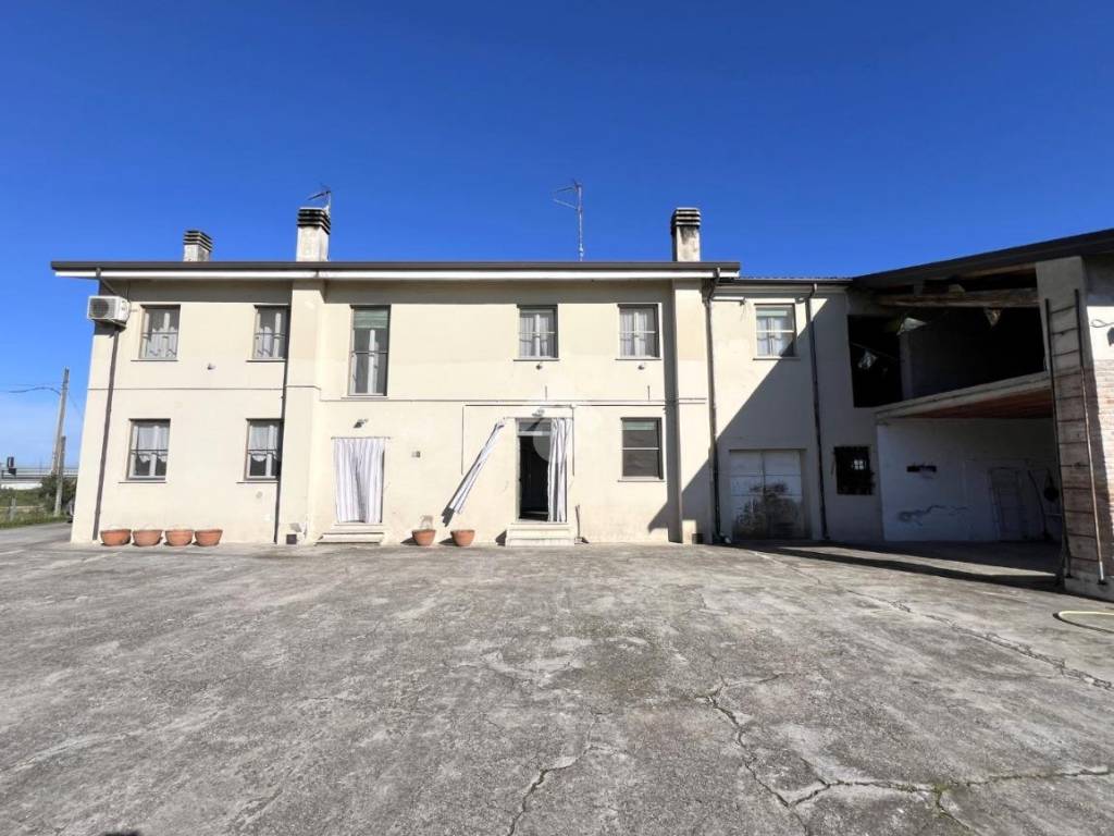 Casa indipendente a Acquanegra sul chiese in Strada Comunale Polesine, 207 - Foto 2