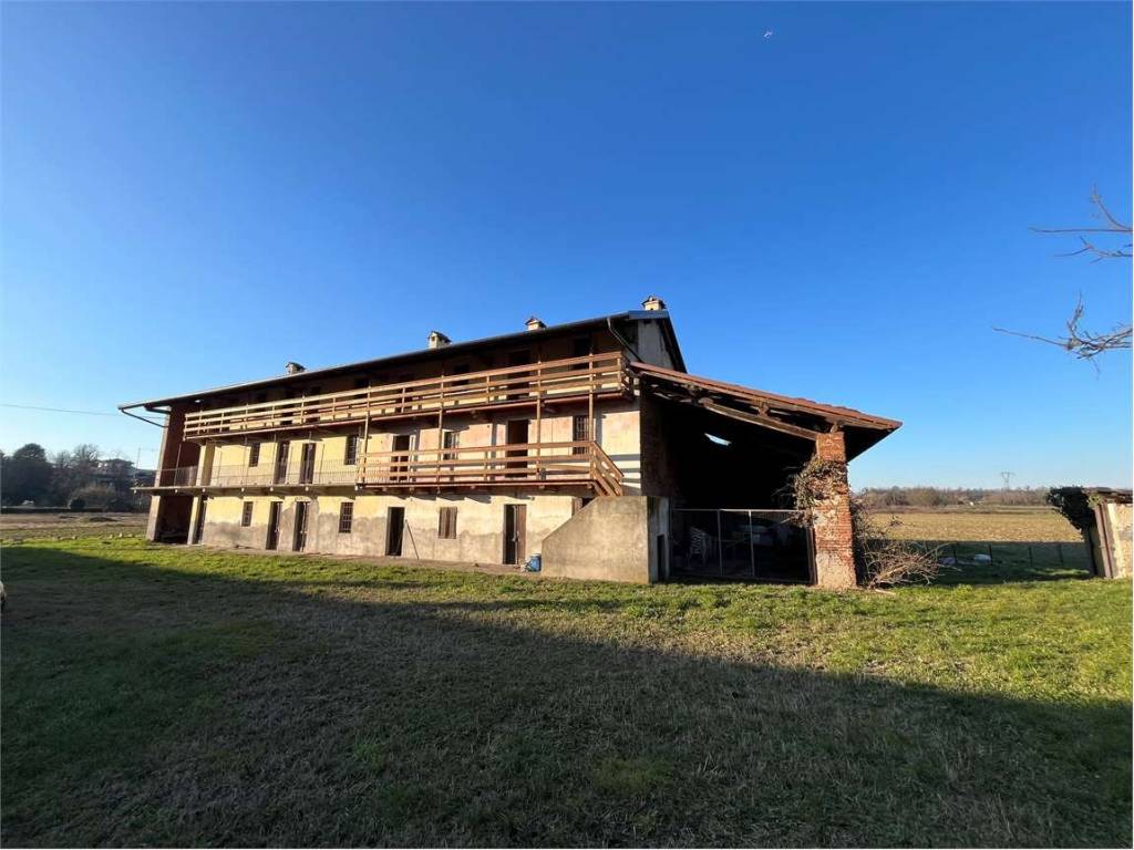 Rustico / casale a Oleggio in Via Strera - Foto 4