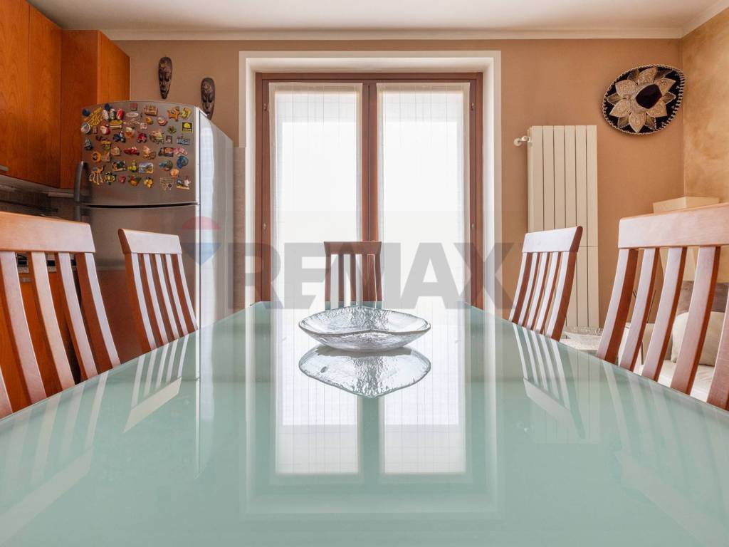 Appartamento a Biandronno in via Vittorio Veneto - Foto 4