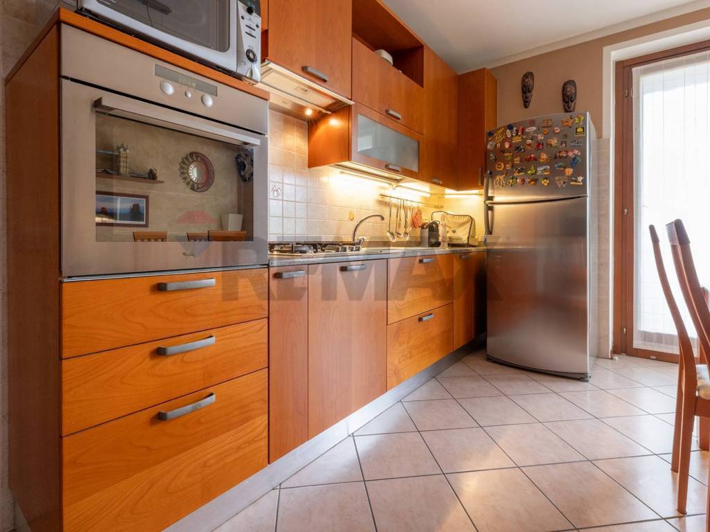 Appartamento a Biandronno in via Vittorio Veneto - Foto 5