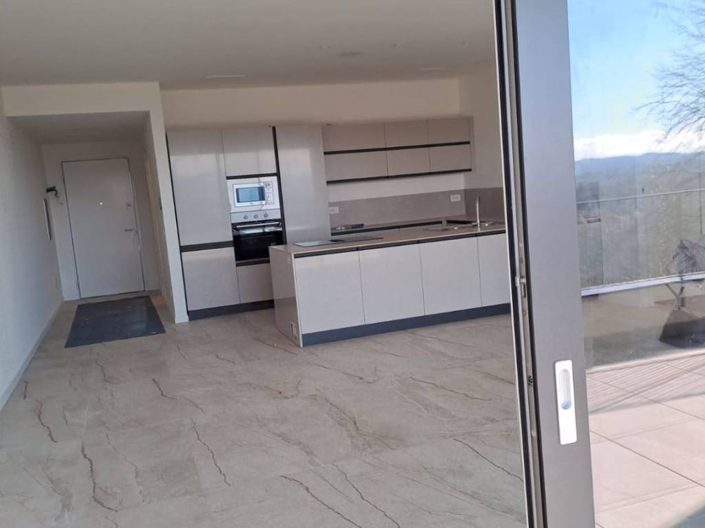 Appartamento a Buguggiate in Via Generale Antonio Cantore - Foto 4