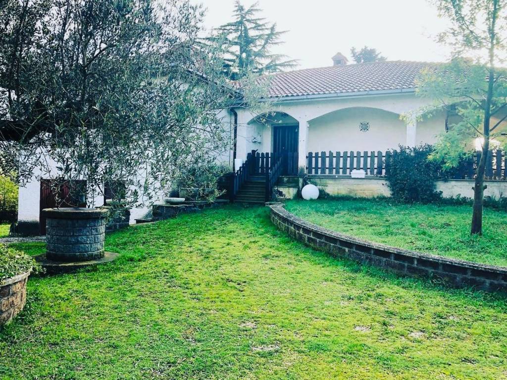 Villa a Viterbo in Strada Tuscanese - Foto 2