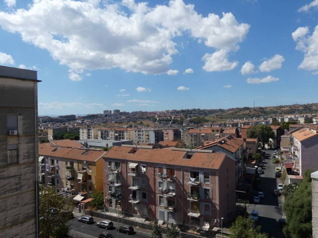 Appartamento a Catania in Via Nervesa della Battaglia, 2 - Foto 4
