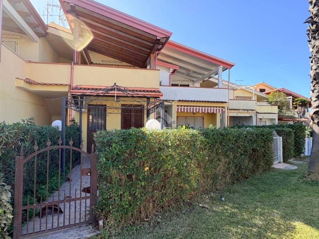 Appartamento a Botricello in Via Benigno Zaccagnini, 1 - Foto 2