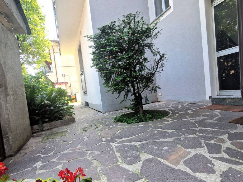Appartamento a Limbiate in Via Trieste, 102 - Foto 2