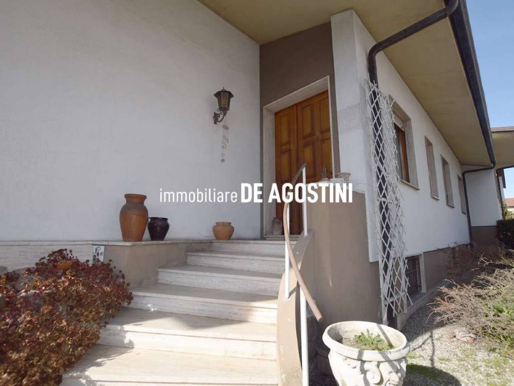 Villa a Arona in via Vittorio Veneto - Foto 4