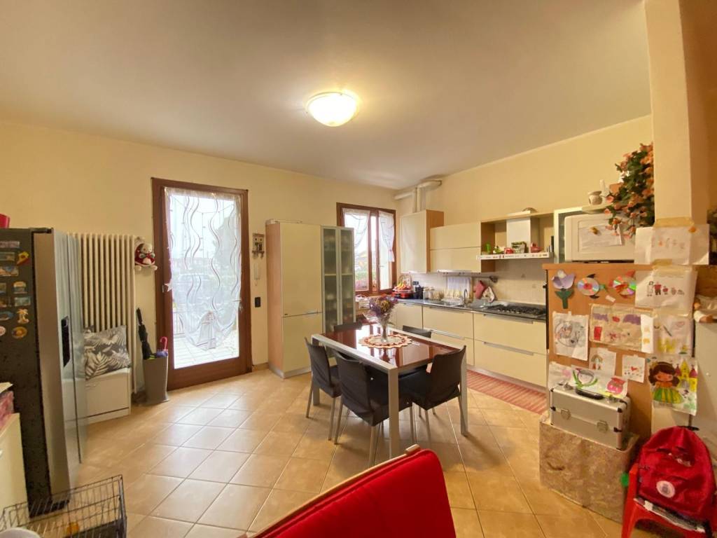 Appartamento a Rodigo in Strada Francesca Est - Foto 2