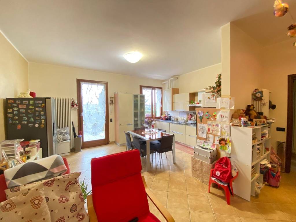 Appartamento a Rodigo in Strada Francesca Est - Foto 3