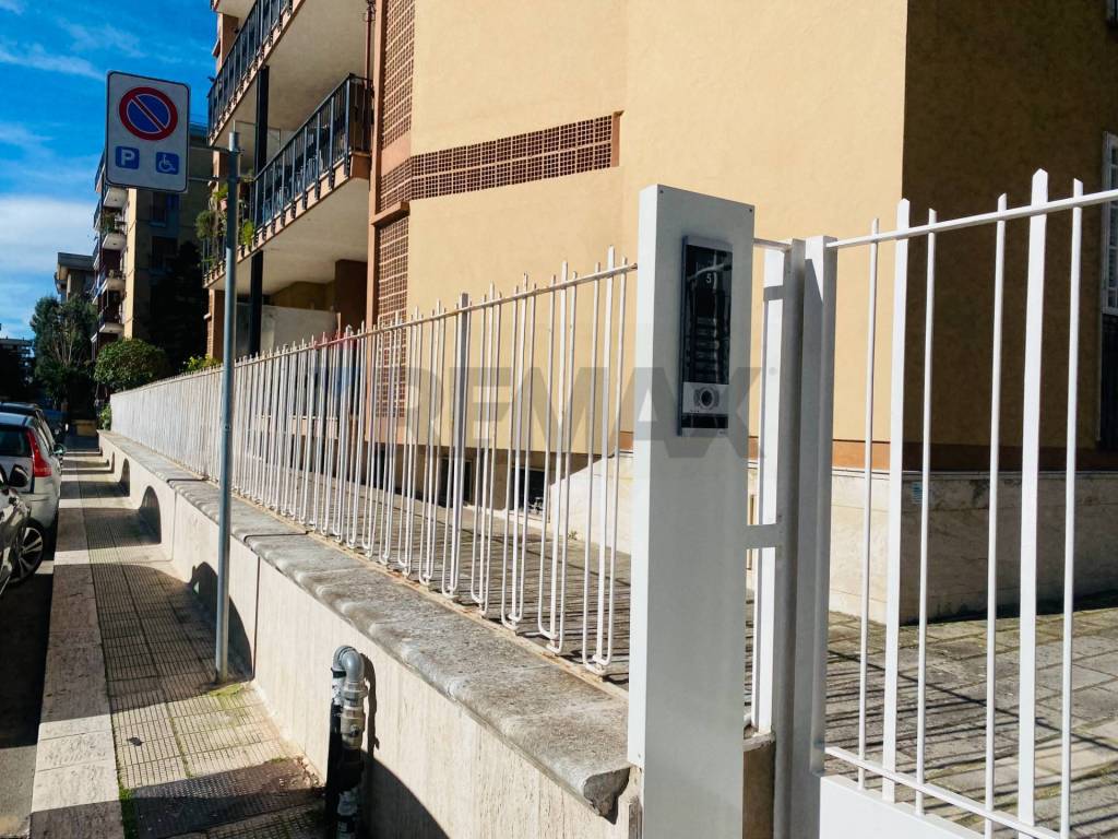 Appartamento a Bari in Via Antonio De Viti De Marco, 5 - Foto 2