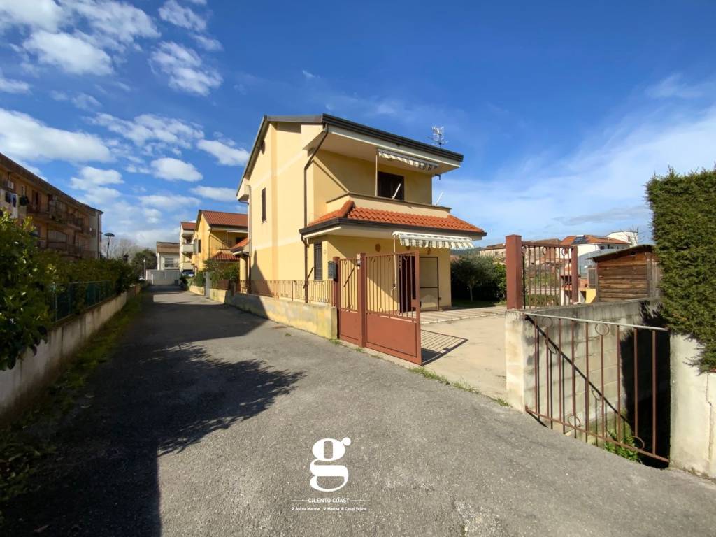 Villa a Castelnuovo cilento in Via Arbosto , s.n.c. - Foto 2