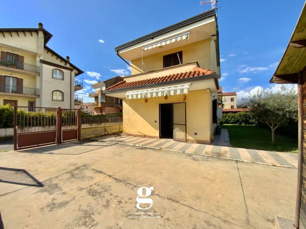 Villa a Castelnuovo cilento in Via Arbosto , s.n.c. - Foto 4