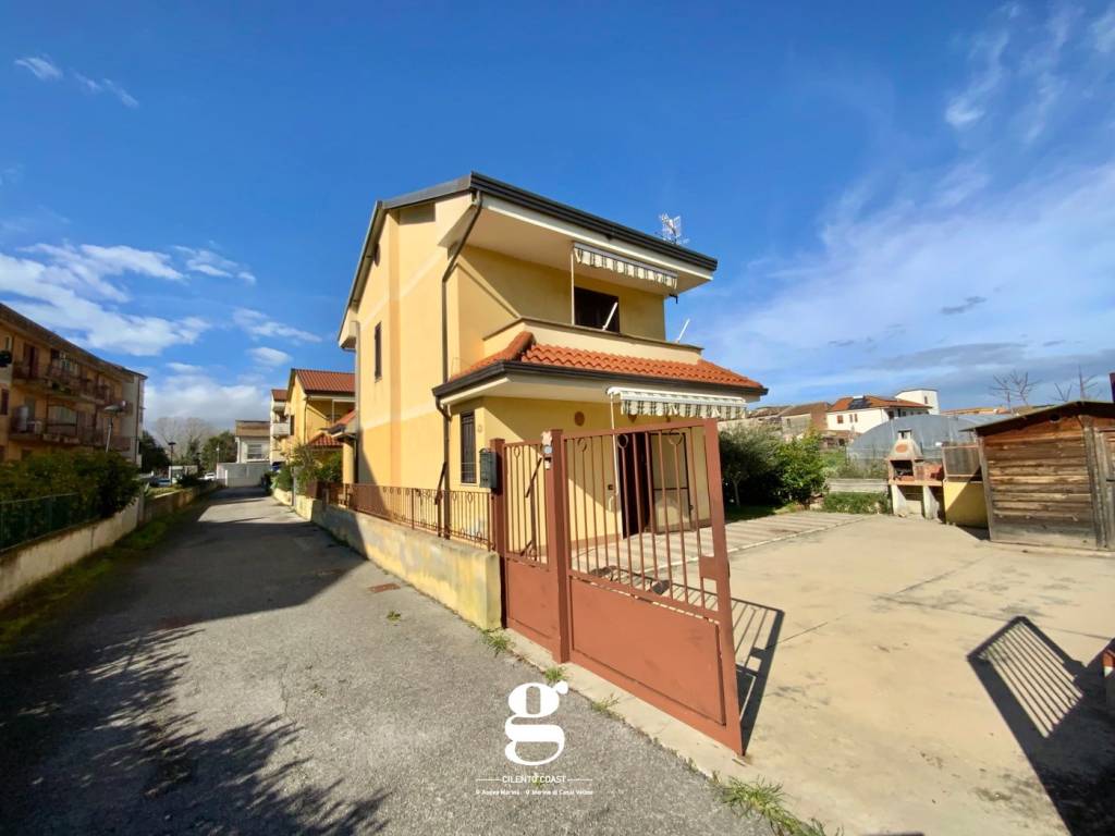 Villa a Castelnuovo cilento in Via Arbosto , s.n.c. - Foto 5
