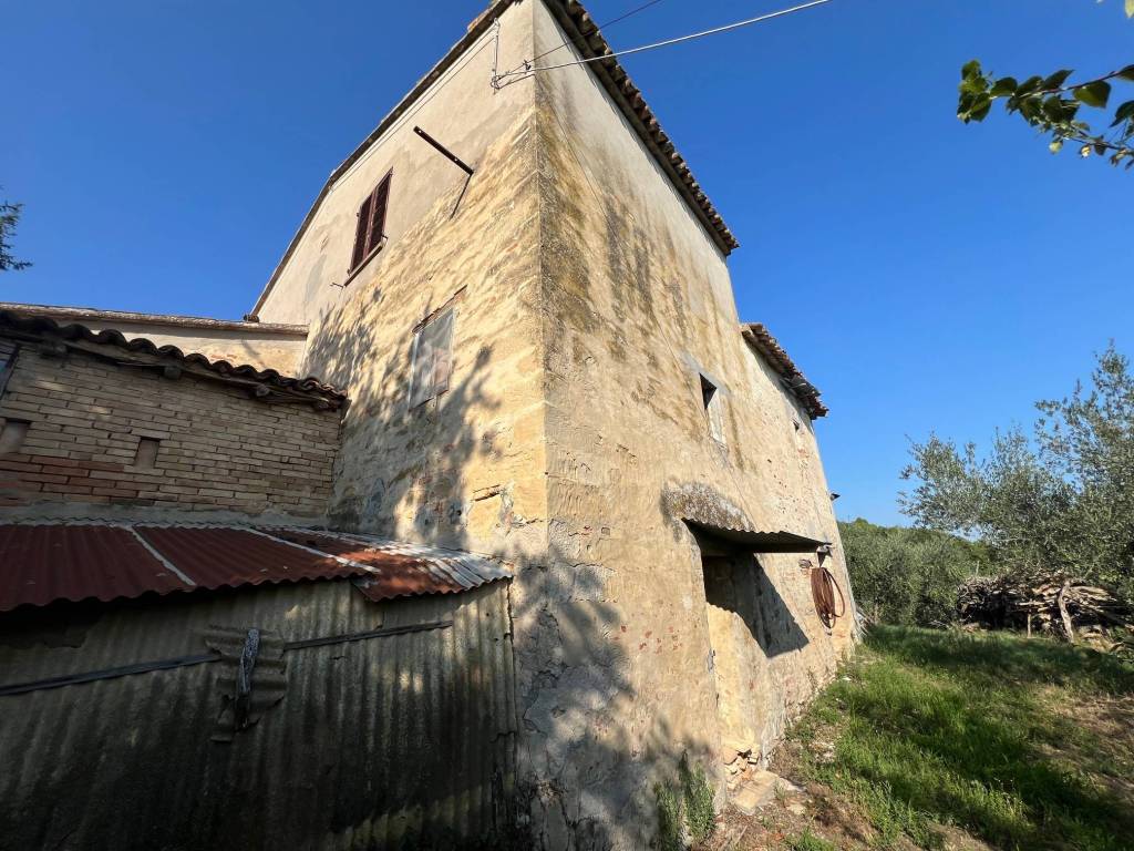 Rustico / casale a Mombaroccio in Via Adiacenze - Foto 4