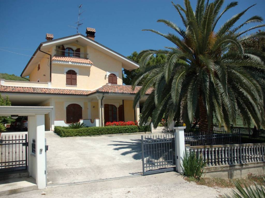 Villa a San benedetto del tronto in Contrada Montecretaccio, 13 - Foto 4