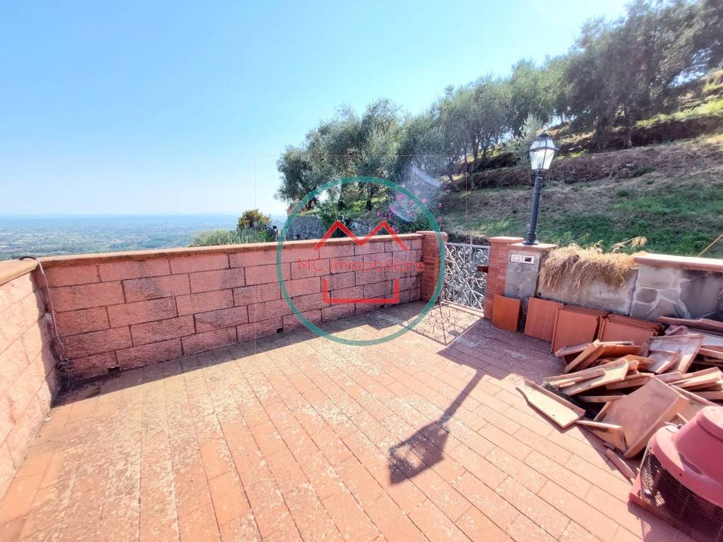 Appartamento a Massa e cozzile in Via Porta Armando Diaz - Foto 3
