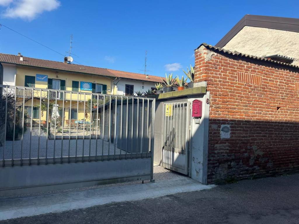 Casa indipendente a Borgolavezzaro in Vicolo Ott Debarberis, 6 - Foto 1