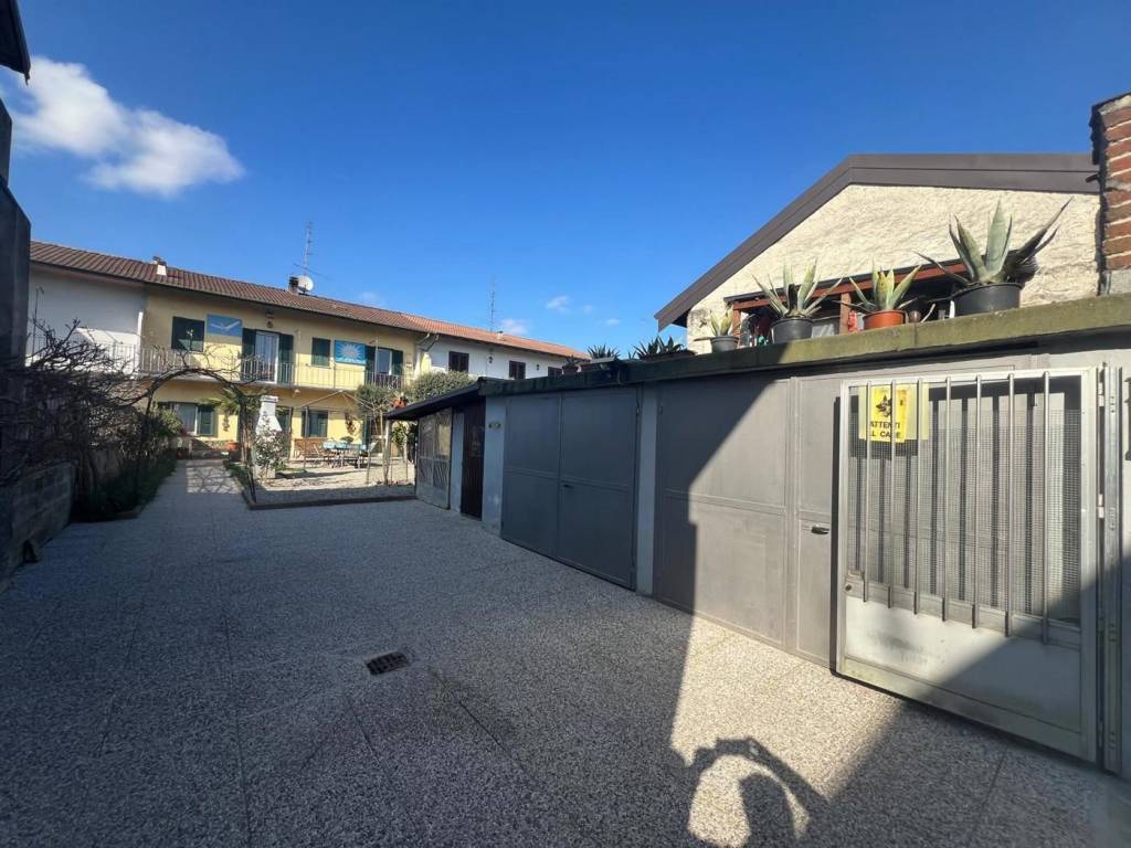 Casa indipendente a Borgolavezzaro in Vicolo Ott Debarberis, 6 - Foto 2