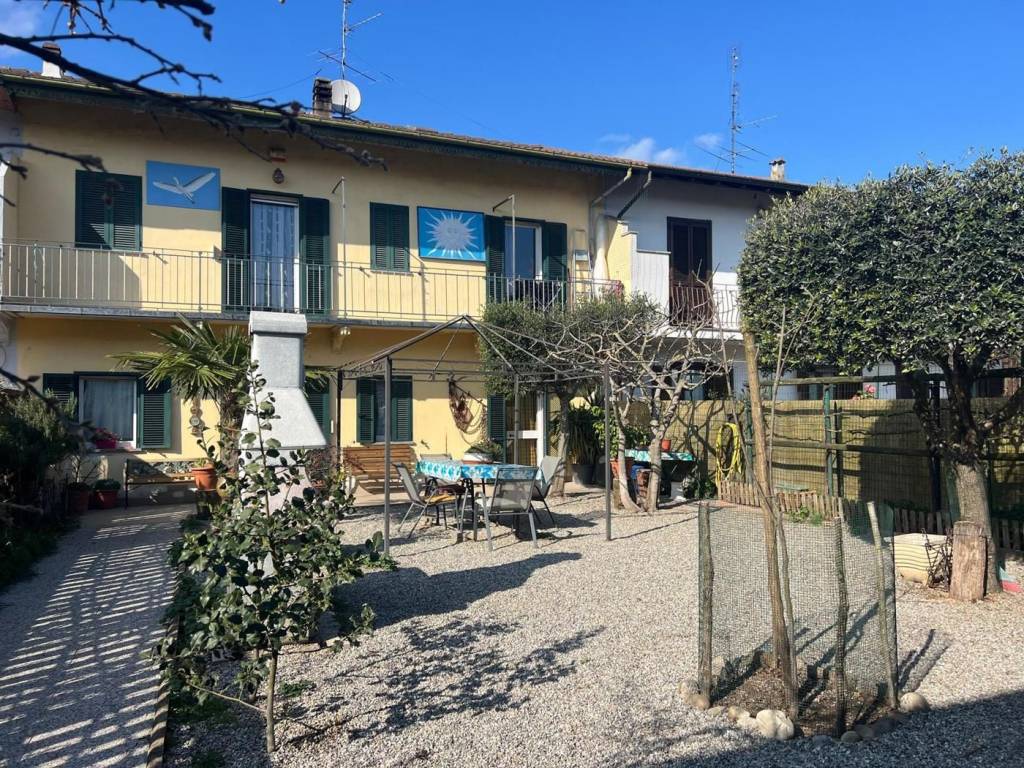 Casa indipendente a Borgolavezzaro in Vicolo Ott Debarberis, 6 - Foto 3