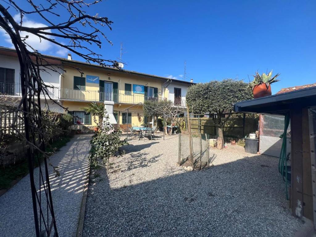Casa indipendente a Borgolavezzaro in Vicolo Ott Debarberis, 6 - Foto 4