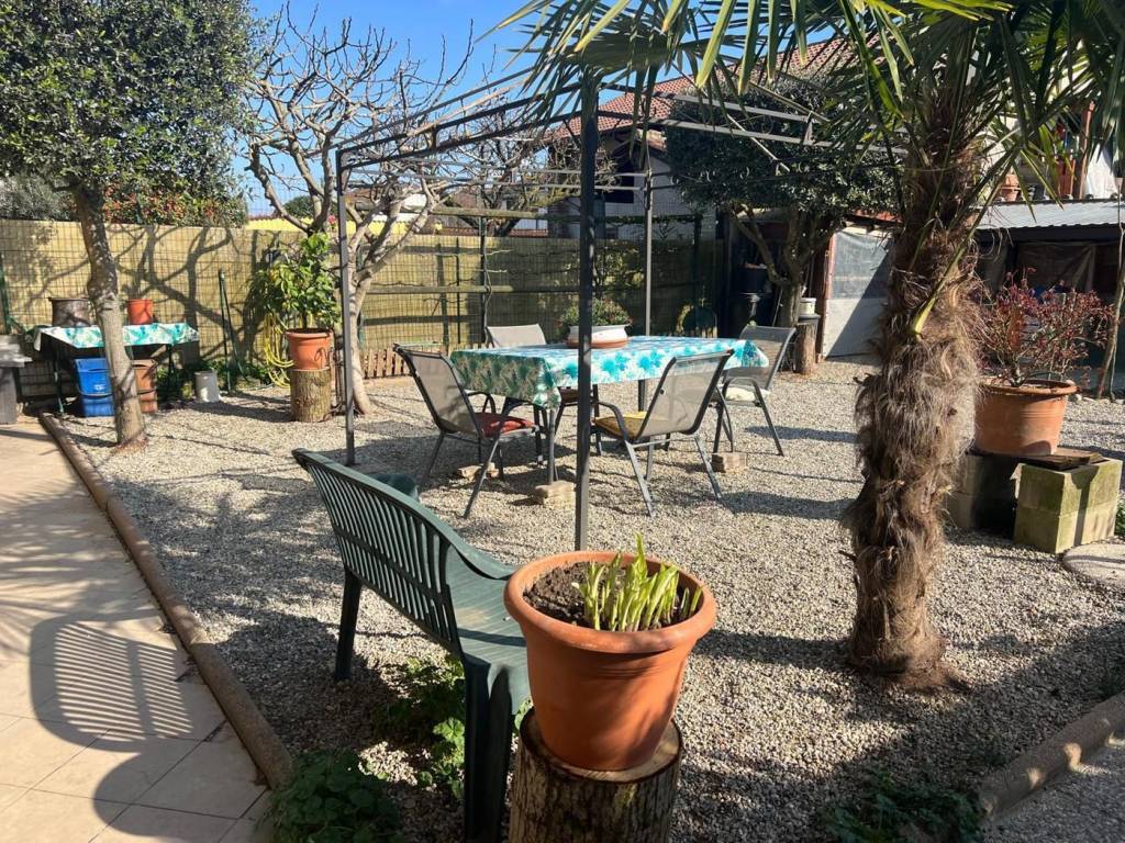Casa indipendente a Borgolavezzaro in Vicolo Ott Debarberis, 6 - Foto 5