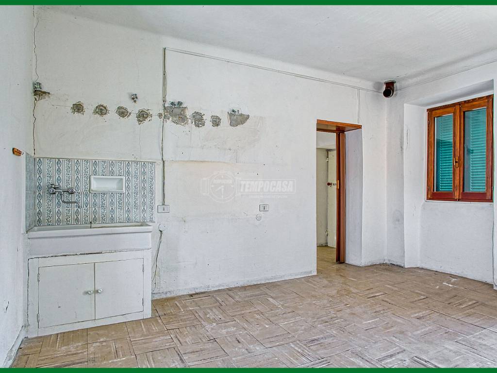 Appartamento a Luvinate in Via Vittorio Veneto - Foto 3