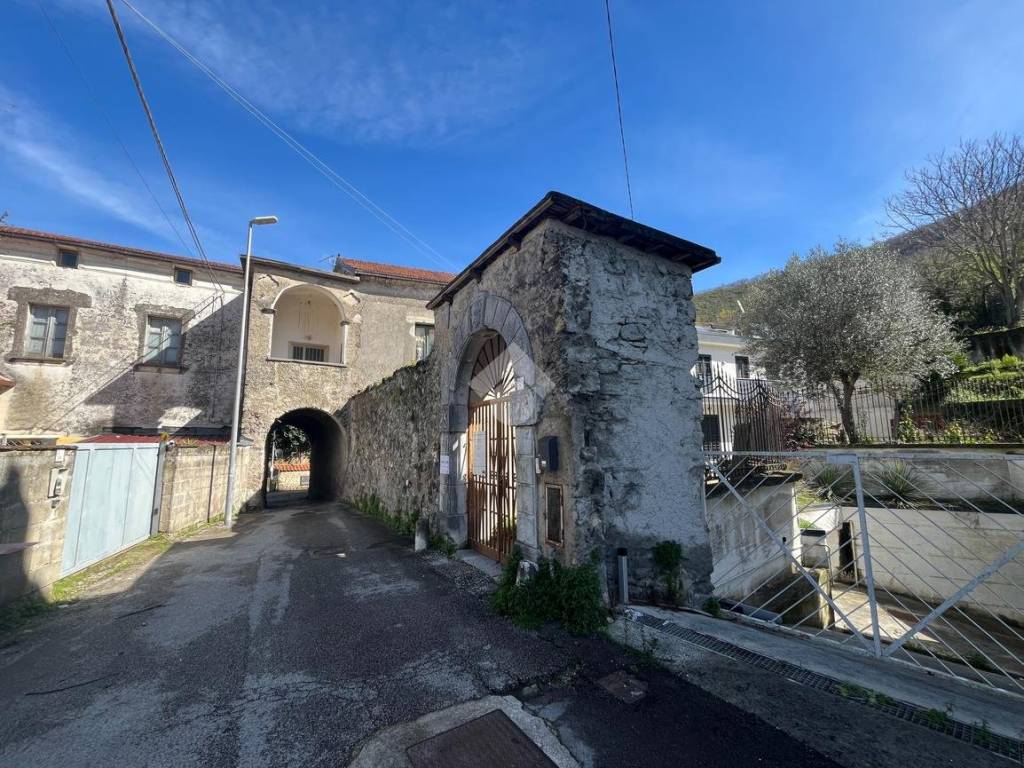 Casa indipendente a Baronissi in Via Bracale, 9 - Foto 2