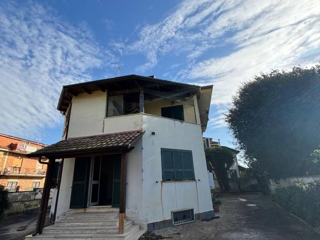 Villa a Giugliano in campania in Via Varcaturiello - Foto 2