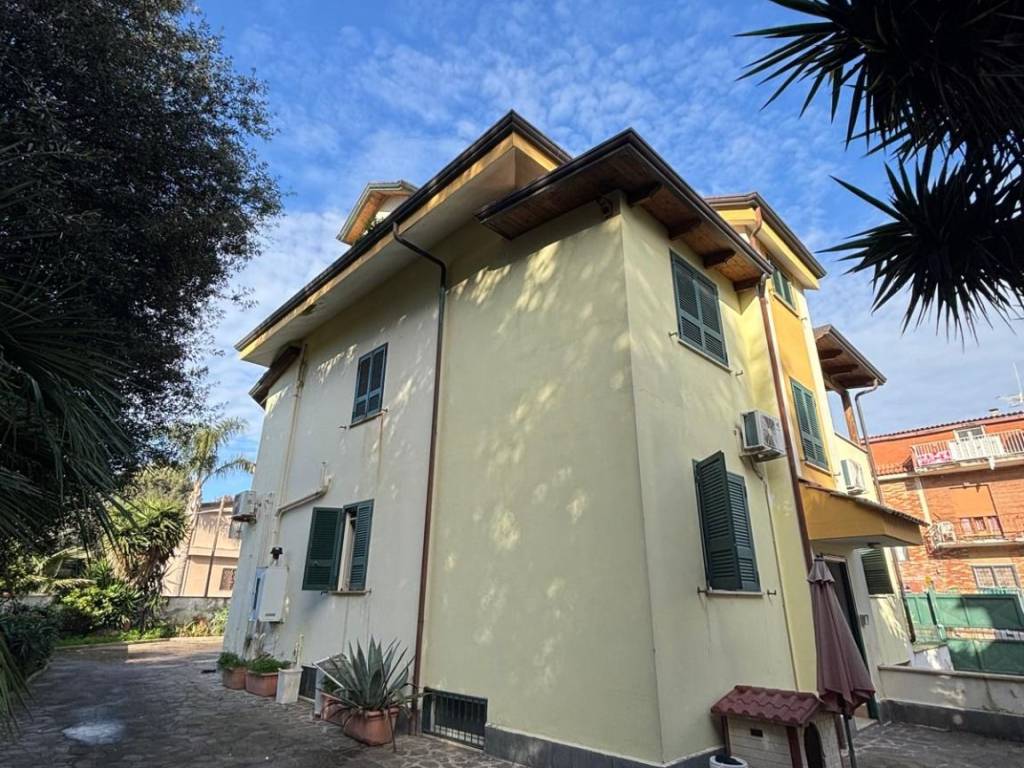 Villa a Giugliano in campania in Via Varcaturiello - Foto 3