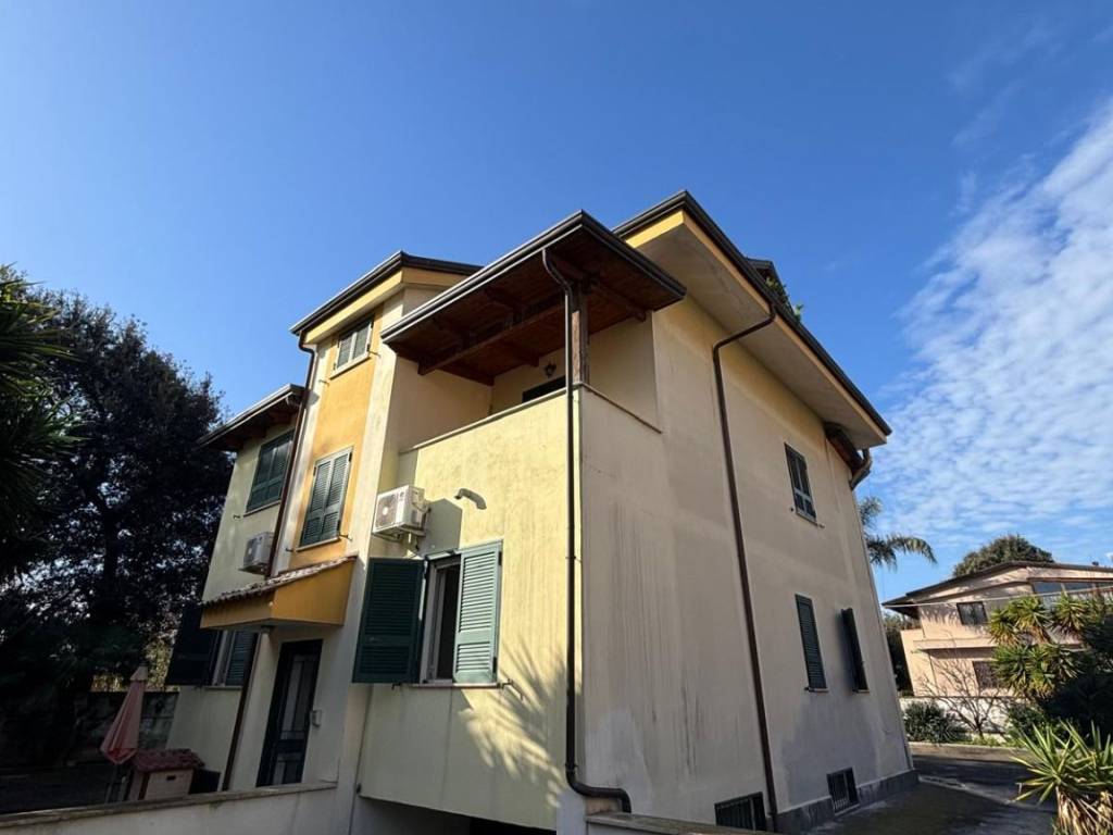 Villa a Giugliano in campania in Via Varcaturiello - Foto 4